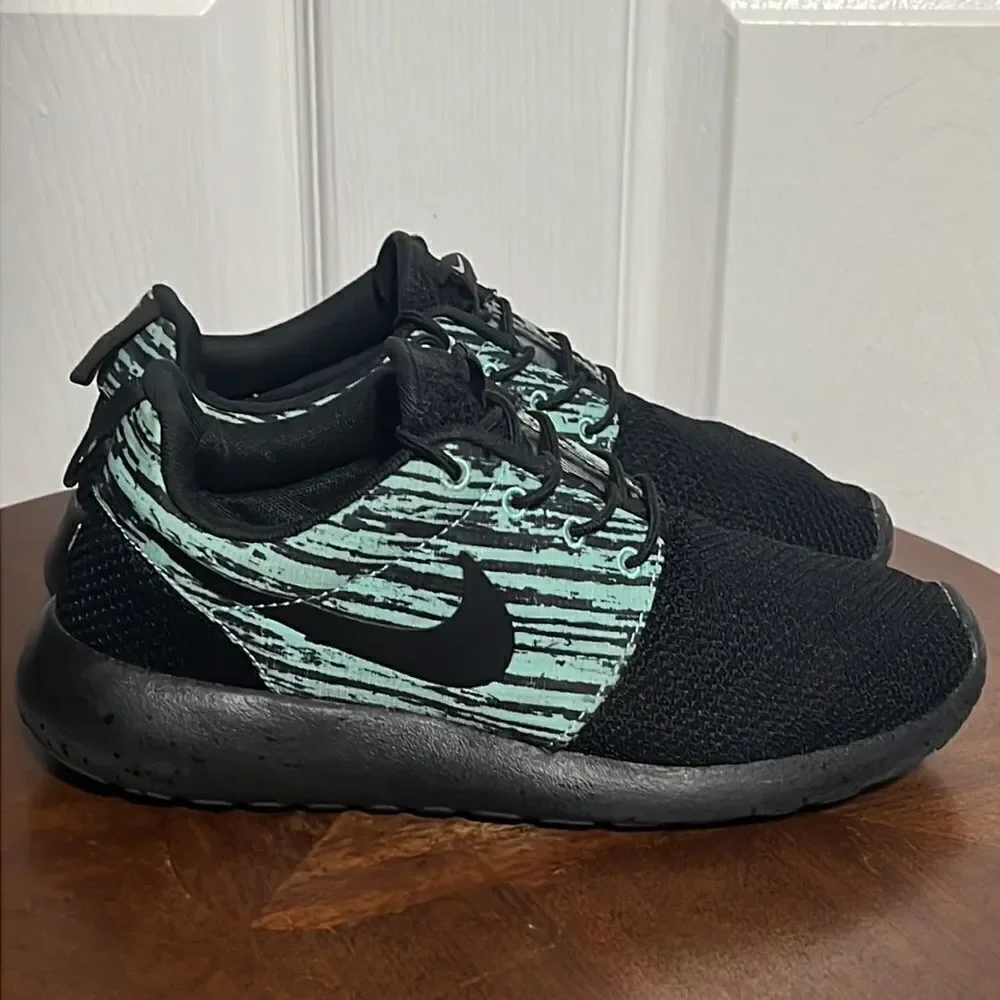 🔥🔥 NIKEiD Nike ROSHE RUN Shoes - Black/Mint - Women Sz 6 -‎ PERFECT Condition